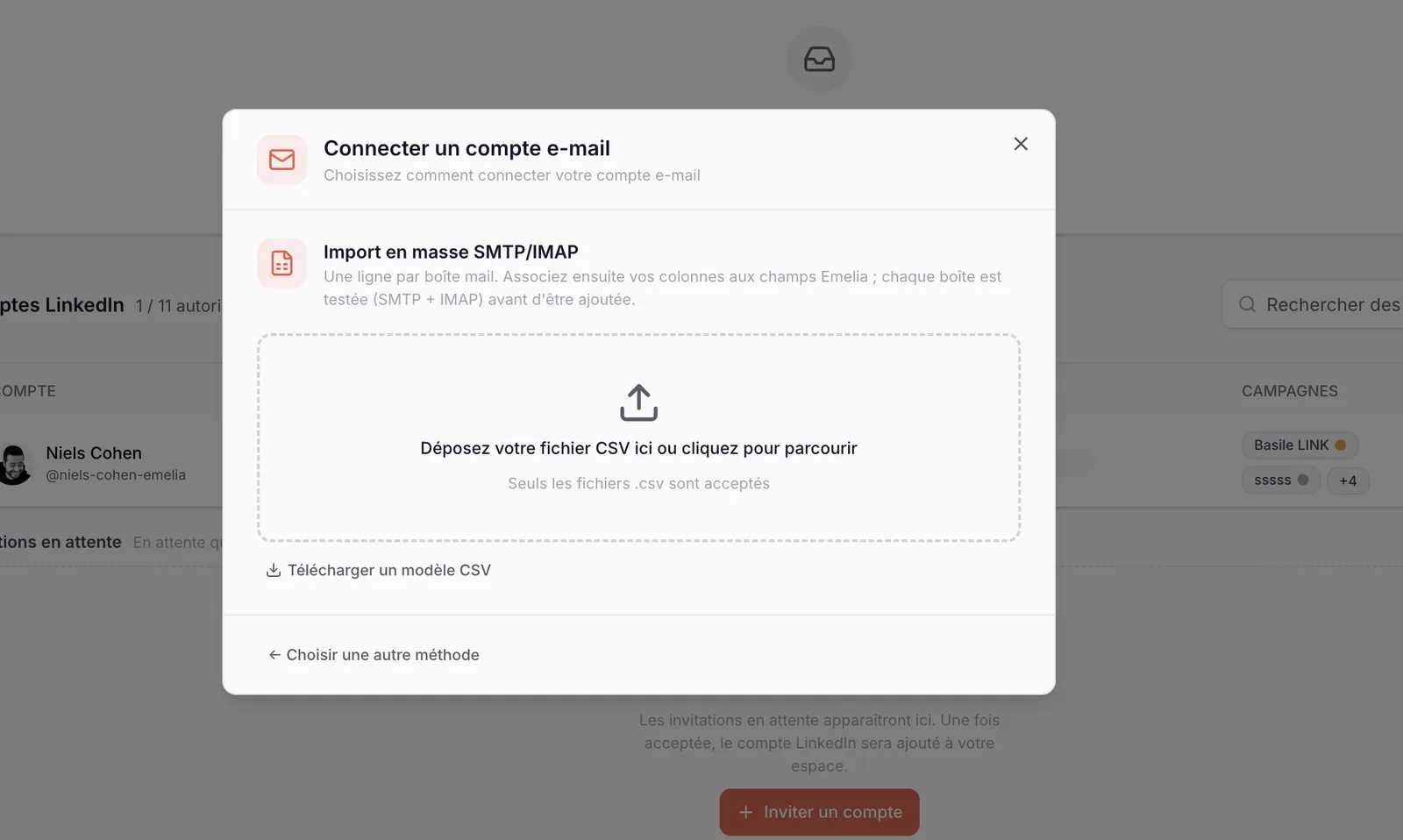 Zone de dépôt du fichier CSV et lien de téléchargement du modèle