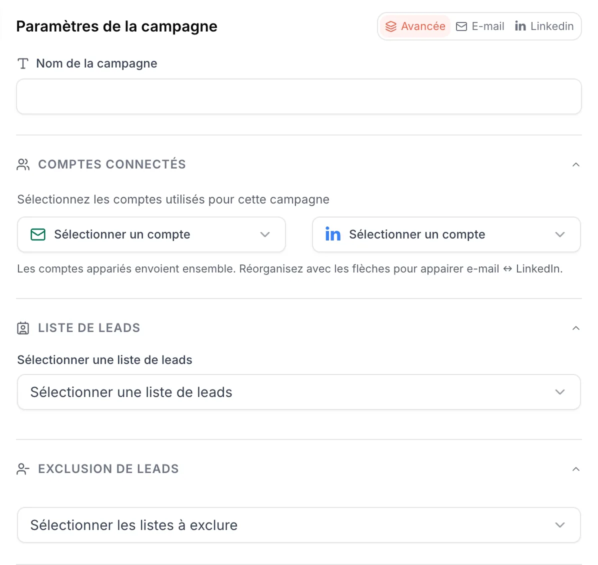 Panneau des paramètres d'une campagne multicanale : onglets, comptes connectés et liste de leads
