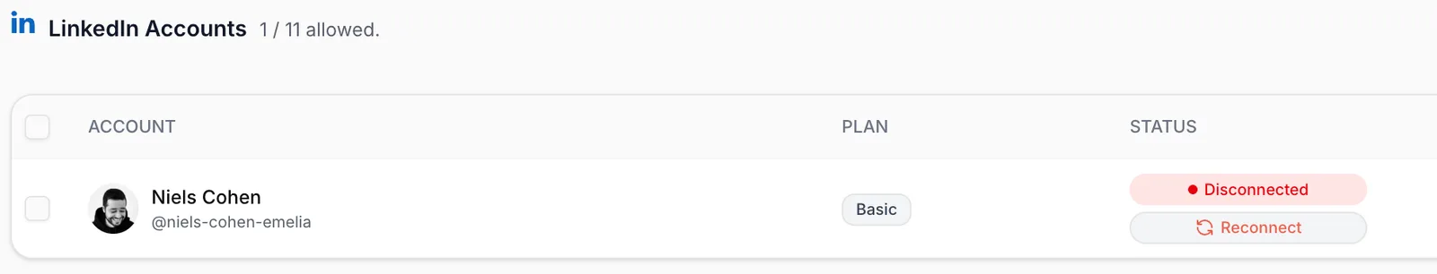 Ligne d'un compte LinkedIn au statut Disconnected, avec le bouton Reconnect