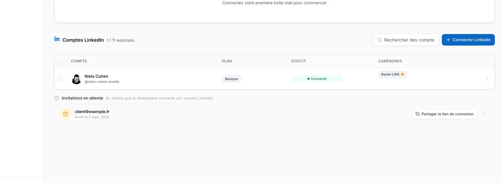 Invitation en attente pour client@exemple.fr, avec le bouton Partager le lien de connexion